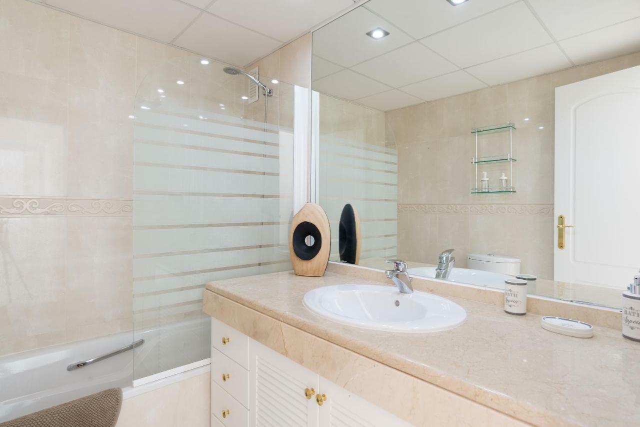 Luxury Duplex- 7 Minutes From The Beach Torremolinos Bagian luar foto