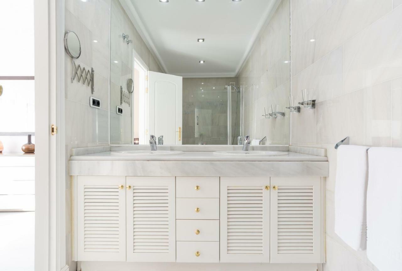 Luxury Duplex- 7 Minutes From The Beach Torremolinos Bagian luar foto